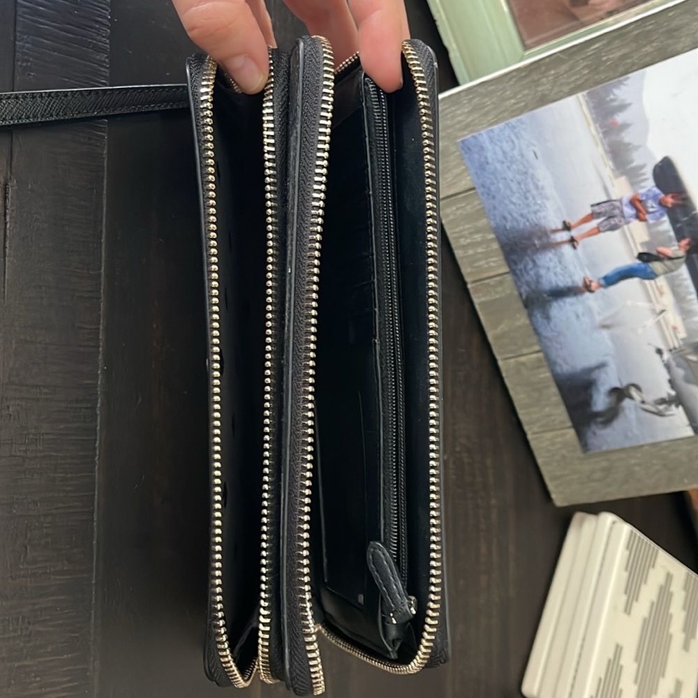 Kate Spade Continental Wallet with wrist strap - Picture 4 of 4
